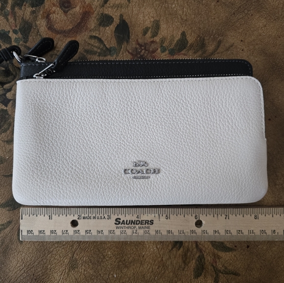 Coach Like New CF447 Contrast Double Zip Wallet Wristlet Chalk White & Black - Picture 10 of 12